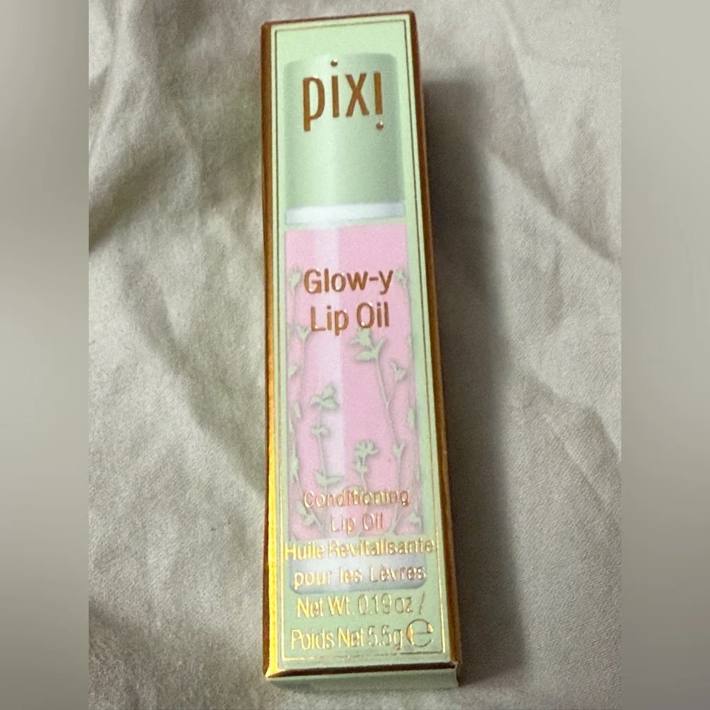 ❤️ 3/$25 Pixi Glow-y Lip Oil in Mint-y